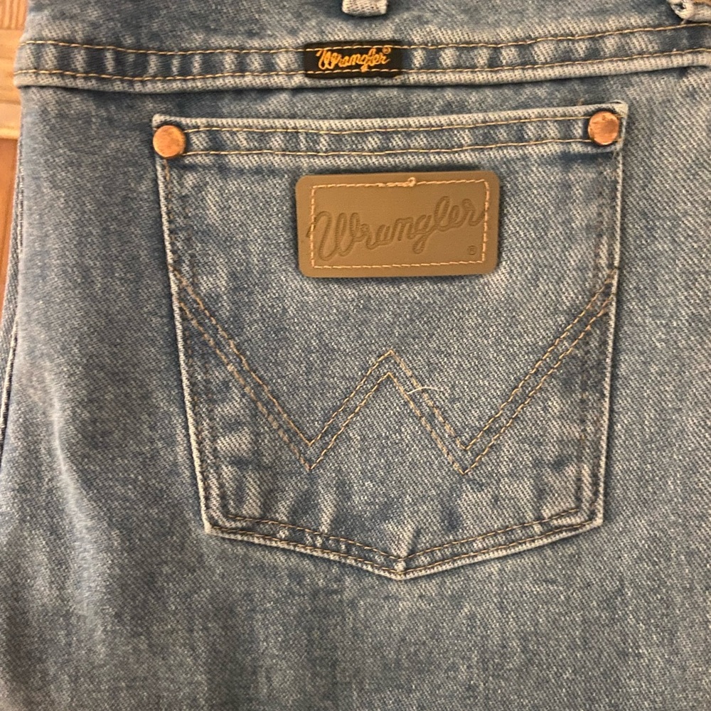 WRANGLER® COWBOY CUT® SLIM FIT 33/36
ANTIQUE WASH